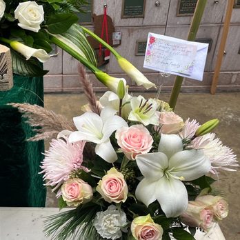 Honey Bee Flowers - Florists Near Me - Glendale, California