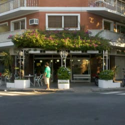 Heladería Luisito - Esquina de Sanabria y San Blas