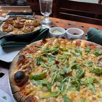 Shadowbrook - Black shrimp Mac n cheese and Thai chicken pizza - American Near Me - Capitola, California