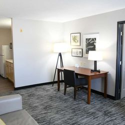 Best Western Niantic Inn - Two Room Suite with Kitchenette