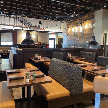 Outback Steakhouse - Nice dining area - Steakhouses Near Me - Herndon, Virginia