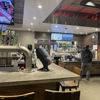 Fire Wings - Bar area and cashier station - Chicken Wings Near Me - Midtown, California