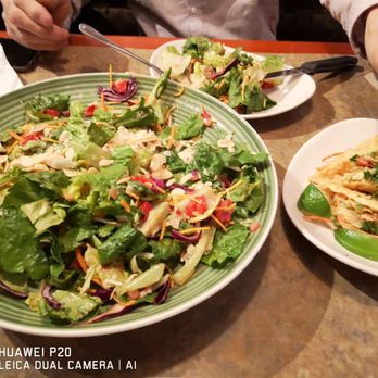 Applebee's Grill + Bar - Thai salad and wonton taco - Sports Bars Near Me - Windsor, Ontario