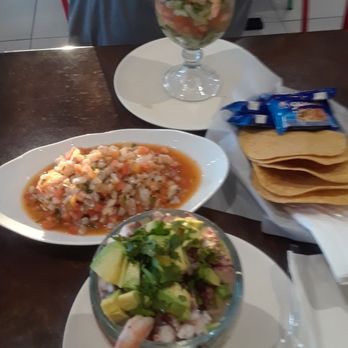 Pola's Mariscos - Campechana shrimp & octopus Cameron con pulpo Ceviche de Camaron & shrimp cocktail - Seafood Near Me - Montclair, California