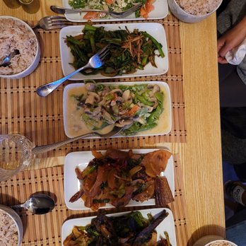 The Weekender - Food...bhutanese - Pool Halls Near Me - Woodside, New York