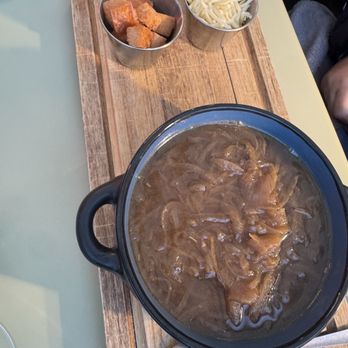 Le Moulin de la Galette - Onion soup - French Near Me - Paris, 75 Le Moulin de la Galette - Onion soup - French Near Me - Paris, 75