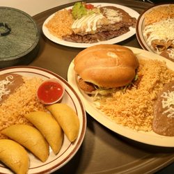 La Cocina Genoa City - Empandas, Torta, Tampquena