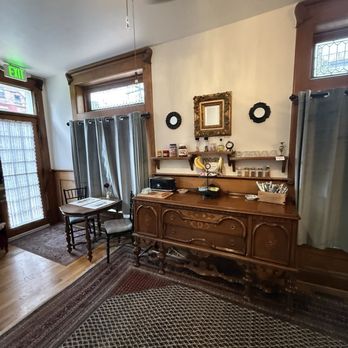 Flora House Denver - Breakfast area - Bed & Breakfast Near Me - Denver, Colorado