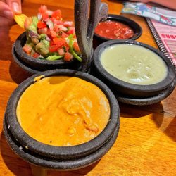La Rancherita - Dip sampler + house salsa