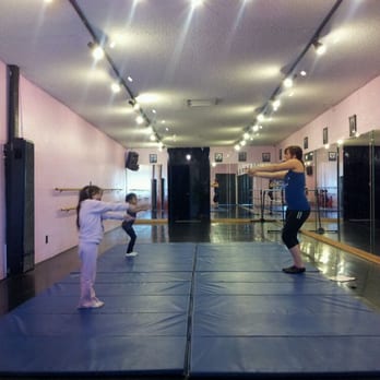 Starstruck Dance Studio - MS.Kelly is teaching a gymnastics routine - Dance Studios Near Me - Yucca Valley, California
