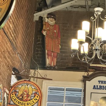 Lucky Baldwin's Pub - Decor - Pubs Near Me - Pasadena, California Lucky Baldwin's Pub - Decor - Pubs Near Me - Pasadena, California