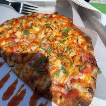 Tall Trellis Brew Co - Buffalo chicken flatbread - Breweries Near Me - Olathe, Kansas