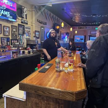 Long's Sports Pub - One of the barkeeps here, very friendly guy - Sports Bars Near Me - Ontario, Oregon Long's Sports Pub - One of the barkeeps here, very friendly guy - Sports Bars Near Me - Ontario, Oregon