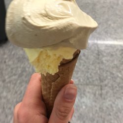 Gelateria Candiero - This was pistachio and mango sorbet!