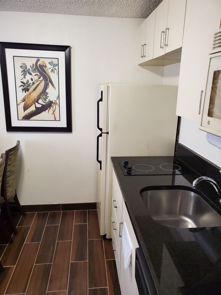 QUALITY SUITES LAKE BUENA VISTA Updated August 2024 56 Photos & 32 Reviews 8200 Palm Pkwy