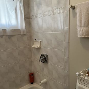 HI Grade Plumbing - Ugly white spout, poor job at caulking by 1st plumbing company - Plumbing Near Me HI Grade Plumbing - Ugly white spout, poor job at caulking by 1st plumbing company - Plumbing Near Me