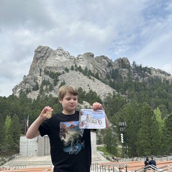 Mount Rushmore National Memorial - Landmarks & Historical Buildings Near Me - Keystone, South Dakota