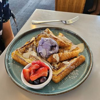 Mala Ocean Tavern - Regular French Toast - Seafood Near Me - Lahaina, Hawaii