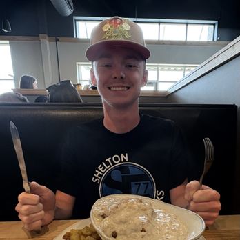 HomeGrown Kitchen - Liberty  - Yum! I Love Biscuits & Gravy - Breakfast & Brunch Near Me - Liberty, Missouri
