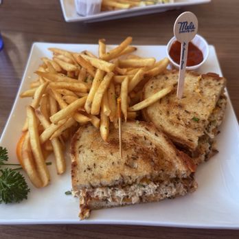 Mel's Drive-In - Tuna Melt - Diners Near Me - Santa Monica, California