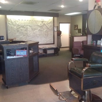 Ivan's Tonsorium - Comfortable Waiting Area - Barbers Near Me - Centennial, Colorado Ivan's Tonsorium - Comfortable Waiting Area - Barbers Near Me - Centennial, Colorado
