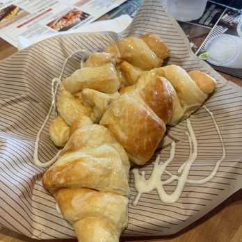 Cheddar's Scratch Kitchen - Honey Butter Croissants - Comfort Food Near Me - Kissimmee, Florida Cheddar's Scratch Kitchen - Honey Butter Croissants - Comfort Food Near Me - Kissimmee, Florida