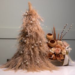 Tulip Drip Flowers - Modern Christmas tree