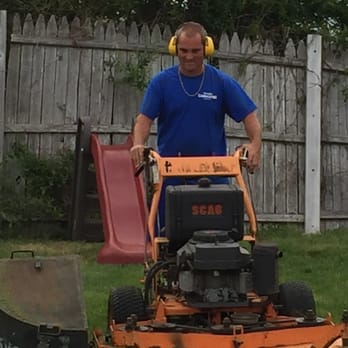 Derek's Landscaping - We have a weekly lawn maintenance program. - Landscaping Near Me Derek's Landscaping - We have a weekly lawn maintenance program. - Landscaping Near Me
