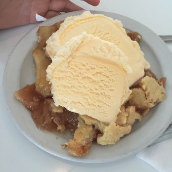 Jongewaard's Bake n Broil - Apple pie with ice cream - American Near Me - Long Beach, California