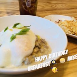 Biscuits & Gravy w/ side of Hash Browns