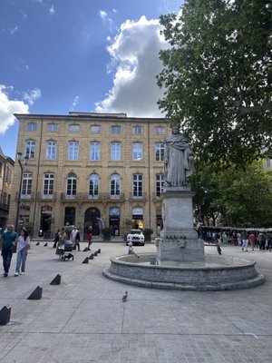 Fontaine Du Roi René by null