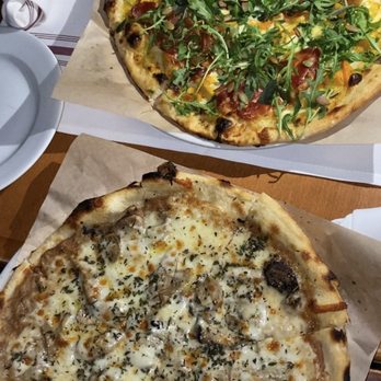 La Bicyclette - Squash & Speck Pizza (above) Mushroom/Champignons Pizza (below) - French Near Me - Carmel, California