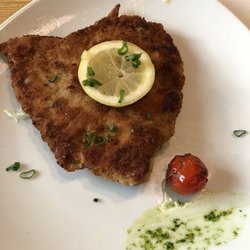Tanne - und ein Cordonbleu, Beilagen sowie ein Gruß aus der Küche (Gruß zurück, Top) und eine Salat vorweg ist dabei.