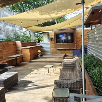 Mo' Brunch & Brews - Additional outdoor seating - Breakfast & Brunch Near Me - Houston, Texas Mo' Brunch & Brews - Additional outdoor seating - Breakfast & Brunch Near Me - Houston, Texas