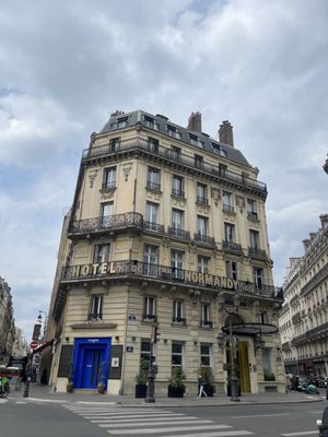 Café Kitsuné Palais Royal by null
