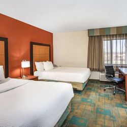 La Quinta by Wyndham Meridian - Guest room