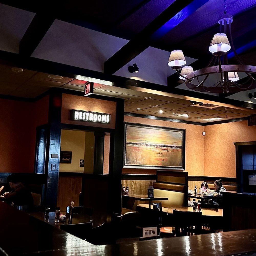 LongHorn Steakhouse - the interior of the restaurant - Steakhouses Near Me - Elmhurst, New York LongHorn Steakhouse - the interior of the restaurant - Steakhouses Near Me - Elmhurst, New York