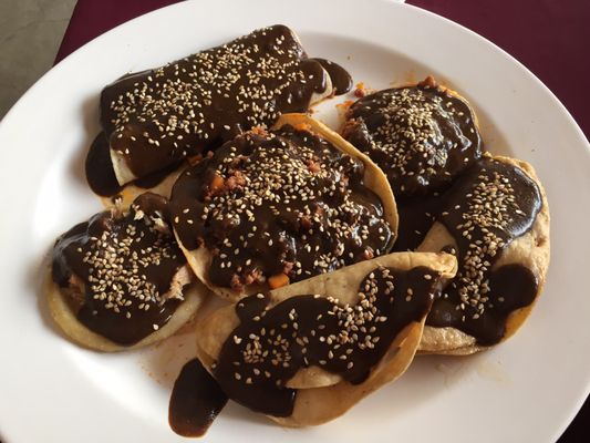 Mole de Jovita Vallarta by null