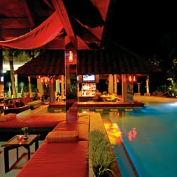 H2O Pool + Bar