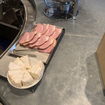 Hotel Cheval - Quality breakfast being put out. - Hotels Near Me - Paso Robles, California Hotel Cheval - Quality breakfast being put out. - Hotels Near Me - Paso Robles, California