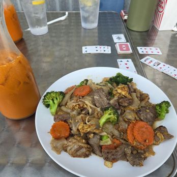 Lucky Thai Cuisine - Pad Seew with beef...mmmm yaaaaa! - Thai Near Me - Ventura, California Lucky Thai Cuisine - Pad Seew with beef...mmmm yaaaaa! - Thai Near Me - Ventura, California