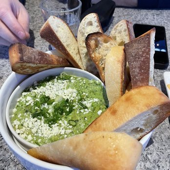 Earls Kitchen + Bar - Warm spinach three cheese dip - Canadian (New) Near Me - Woodbridge, Ontario