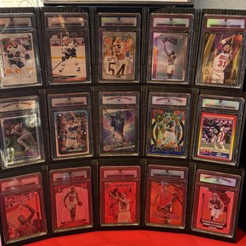 Card Vault By Tom Brady - hometown heroes fair priced 2/$25 - Cards & Stationery Near Me - Chicago, Illinois