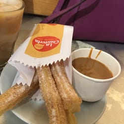 La Churreria - Churros espanhóis com dip de doce de leite.