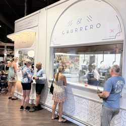 El Moro Churrería - Parlor view