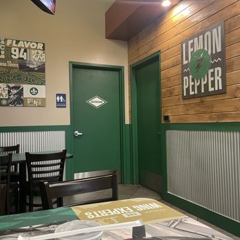 Wingstop - Dining in area - Chicken Wings Near Me - Sicklerville, New Jersey
