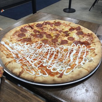 Long Island Mike's Pizza - Half Buffalo Chiken & Half Pepperoni Pineapple Pizza - Pizza Near Me - Spring Valley, California Long Island Mike's Pizza - Half Buffalo Chiken & Half Pepperoni Pineapple Pizza - Pizza Near Me - Spring Valley, California