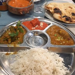 Masala Masala - Vegansk thali Dahl, tikka masala, Sabji kofta. Tikka masalan stark bismak av vegansk mejeriproduk, inte ALLS god. Sabji kofta var fantastisk