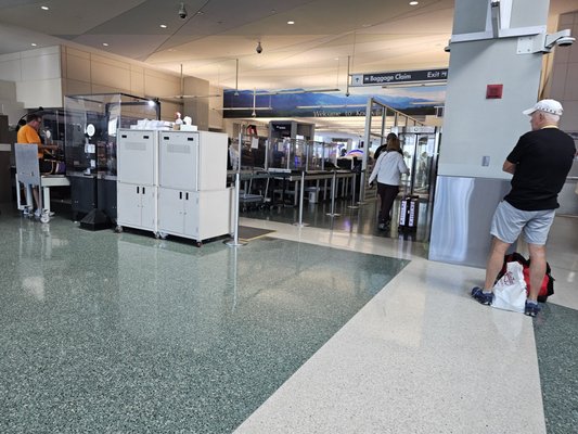 McGhee Tyson Airport by null