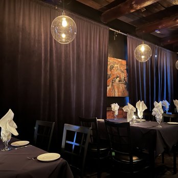 Vernon's Speakeasy - the interior of a restaurant - Steakhouses Near Me - Los Ranchos, New Mexico